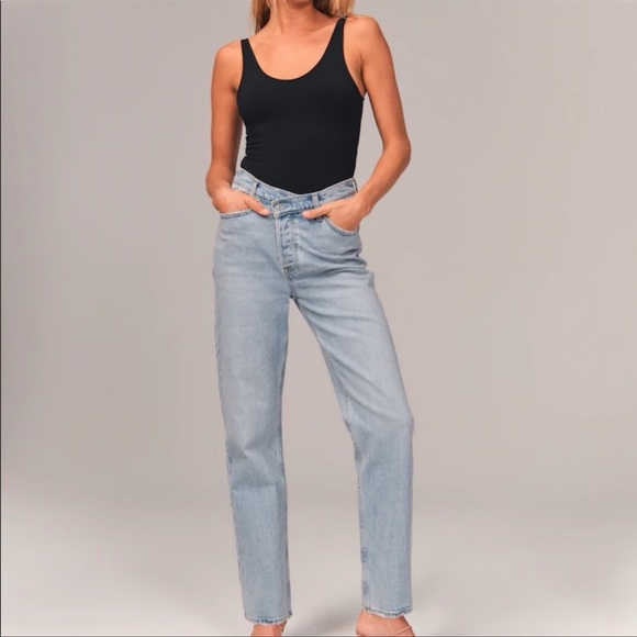 Abercrombie & Fitch Denim - Abercrombie & Fitch 90’s Straight Ultra High Rise Jeans 28 Short